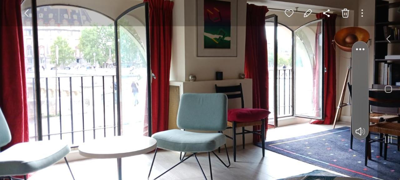 Emily In Appartement *